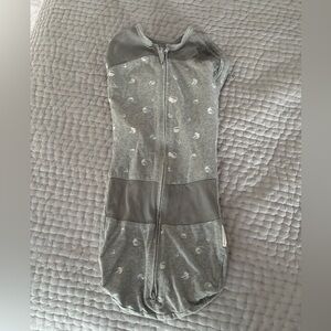 Excellent Condition Sleepea Swaddle - Size Medium(12-18lbs)